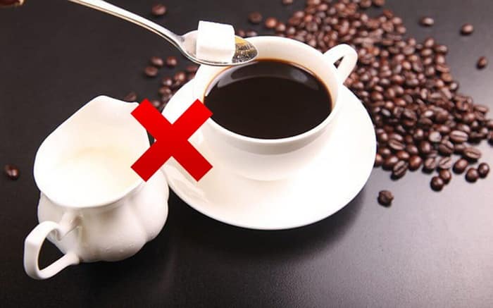 Người bị đau khớp gối nên hạn chế dùng cà phê
