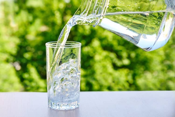 nước lọc là đồ uống người bệnh gout nên ăn