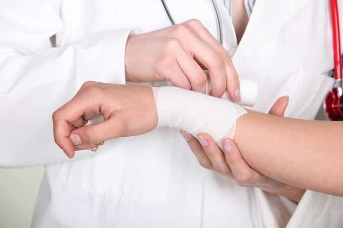 điều trị trật khớp cổ tay tại cơ sở y tế