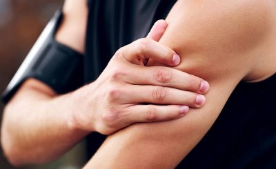 đau bắp tay là gì