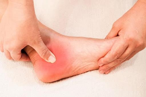 massage là biện pháp giảm đau gót chân nhanh chóng tại nhà